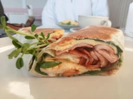 Freehold licensed Cafe / Restaurant with lifestyle