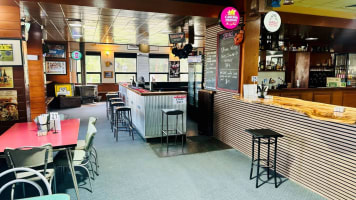 Well-Established Country Hotel in the Heart of Colac