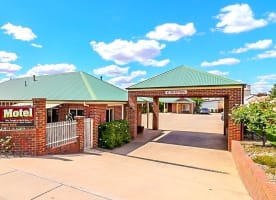 UNDER CONTRACT - Poachers Paradise Motel, Rutherglen VIC - 1P0523