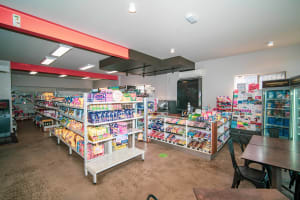 CAFÉ & CONVENIENCE STORE