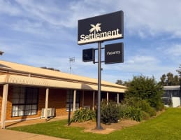 LEASEHOLD - Settlement Motor Inn, Deniliquin NSW - 1P0624