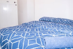 ONE OF THE CHEAPEST PUBS IN VICTORIA - 121HF