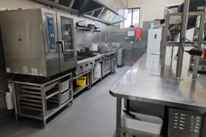 VACANT POSSESSION LEASEHOLD - Royal Hotel, Corowa NSW - 1P0527