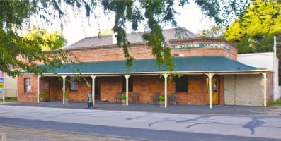 FREEHOLD - Devenish Railway Hotel VIC - 1P0552