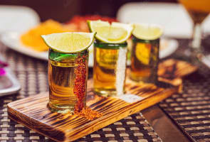 Long Standing Restaurant - Vibrant Dining Destination