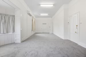 Prime Location Residence with Income or 3 BnB lets (stca) or Health Professional Rooms