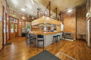 FREEHOLD - Devenish Railway Hotel VIC - 1P0552