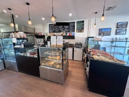 ​** Sold ** 5 BAKERY CAFÉ ONLY TRADES 37 WEEKS PA MON-FRI 9am-3.30pm LOC ON THE PARADE RENT $606P...