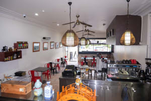 TAKEAWAY & CAFÉ