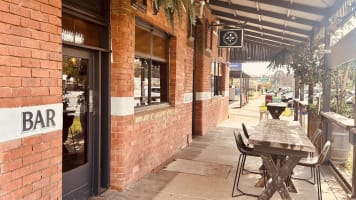 Award-Winning Farmers Arms Hotel – Creswick
