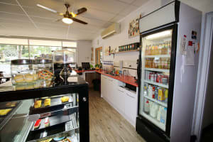 FULLY LICENSED CAFE, HEAVY TOURIST AREA IN HEYFIELD.