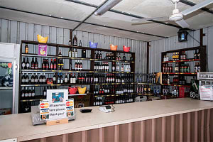 ONE OF THE CHEAPEST PUBS IN VICTORIA - 121HF