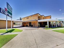 LARGE PROFITABLE LEASEHOLD MOTEL, IN FNQ LARGEST CITY - 2324ML