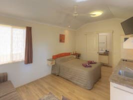 MONEY MAKER, EXCEPTIONAL LIFESTYLE WITH INCOME - 1036CPL