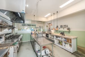 CASUAL AND ADAPTABLE ADELAIDE HILLS RESTAURANT/CAFE