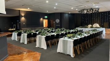 Settlers Tavern – Leasehold Opportunity including drive-through bottle shop