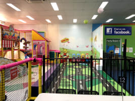 Lollipops Playland and Cafe Springwood Indoor Playcentre / Playground