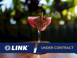 UNDER CONTRACT | Beloved Noosa Cafe with Iconic Local Following