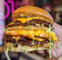 Thriving Burger & Cocktail Venue - Easy To Run