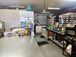 No Ingoing Opportunity Cafe Bakery Do Your Own Business Rent $350+gst+og weekly New Lease