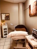 MAROOCHYDORE BEAUTY SALON.  SELLING AT A MODEST WIWO BASIS - BE QUICK!