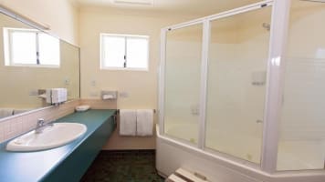 UNDER OFFER - White Lace Motor Inn West Mackay