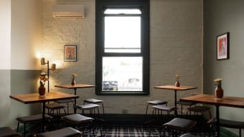 Nixie Nox - The Smallest Pub In Richmond