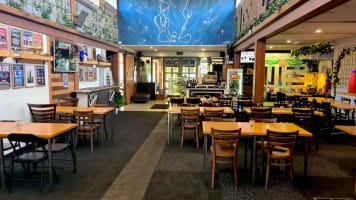 Missing Gorilla - A spacious family friendly pub and live music venue.