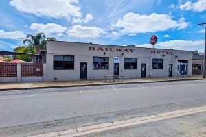 Murray River One Pub Town - Railway Hotel, Strathmerton Vic
