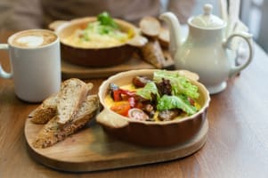 Busy, Somerville cafe, full team of staff,  11k+ weekly sales [2508191]