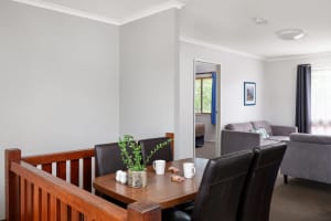 CONSISTENTLY PROFITABLE, EASY TO RUN LEASEHOLD MOTEL - 1994ML