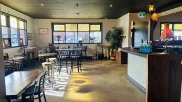 Award-Winning Farmers Arms Hotel – Creswick