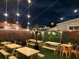 Italian Pizzeria Pizza Restaurant in St Kilda, Great Set up!