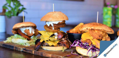 Turnkey Chicken Burger Shop Low Hours Prime Position