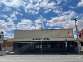 FREEHOLD PUB WITH ADDITIONAL OPTIONS (ACCOMMODATION/RESIDENCE/CAFE)