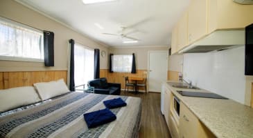 LEASEHOLD - BIG 4 Cabin Park Hay, NSW - 1P0183