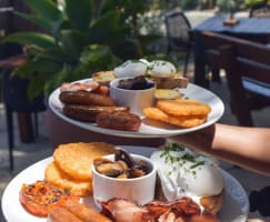 UNDER OFFER - Fully Licensed Cafe in Prime Margaret River Tourist Location