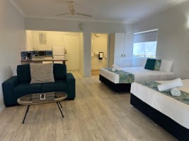 Money Maker Beachfront Leasehold, Walk to CBD And Lifestyle Business Opportunity - 2688ML