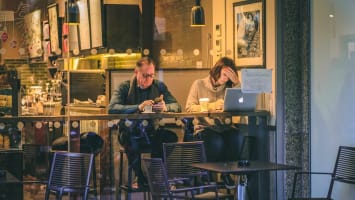 Well-known Specialty Cafe *Takings $10,000 pw *3 Bedroom dwelling [2210281]