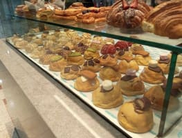 High-Traffic Shopping Centre Turnkey Café — Exceptional Value