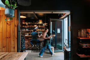 LEASEHOLD - Tomahawks Bar & Eatery, Bright VIC - 1P0589