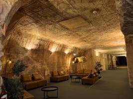 MULTI-AWARD WINNING UNDERGROUND MOTEL IN COOBER PEDY | Resort Brokers ID : FH009333