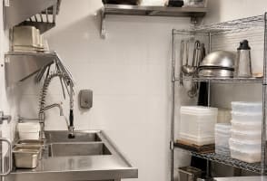 Food Court Chicken Takeaway – Sydney CBD, NSW