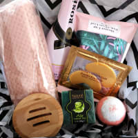 E-commerce Curly Hair Products & accessories thriving business. WORK FROM HOME.