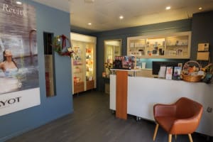 Award Winning Aesthetic Medi Spa Clinic/Beauty Salon | ID: 1370