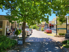 Popular Café & Bakery in Stirling – Adelaide Hills.  PRICE REDUCED.