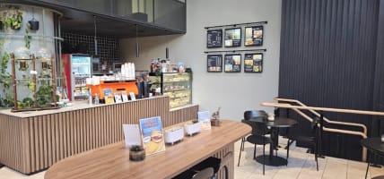 5 DAY BEAN BAR ESPRESSO FRANCHISE TRANSITIONING INTO PICOLO ME FRANCHISE FLINDERS STREET GROUND F...