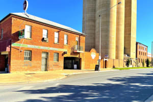 LEASEHOLD - Royal Mail Hotel, Mooroopna VIC - 1P0268