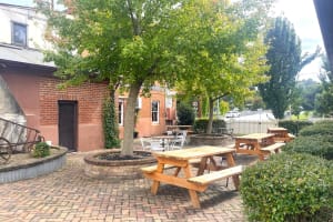 FREEHOLD - Royal Hotel, Adelong NSW - 1P0607