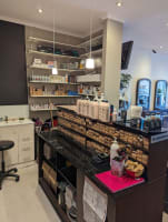 Spacious Hair Salon with Beauty Room in Prime Doncaster East Location